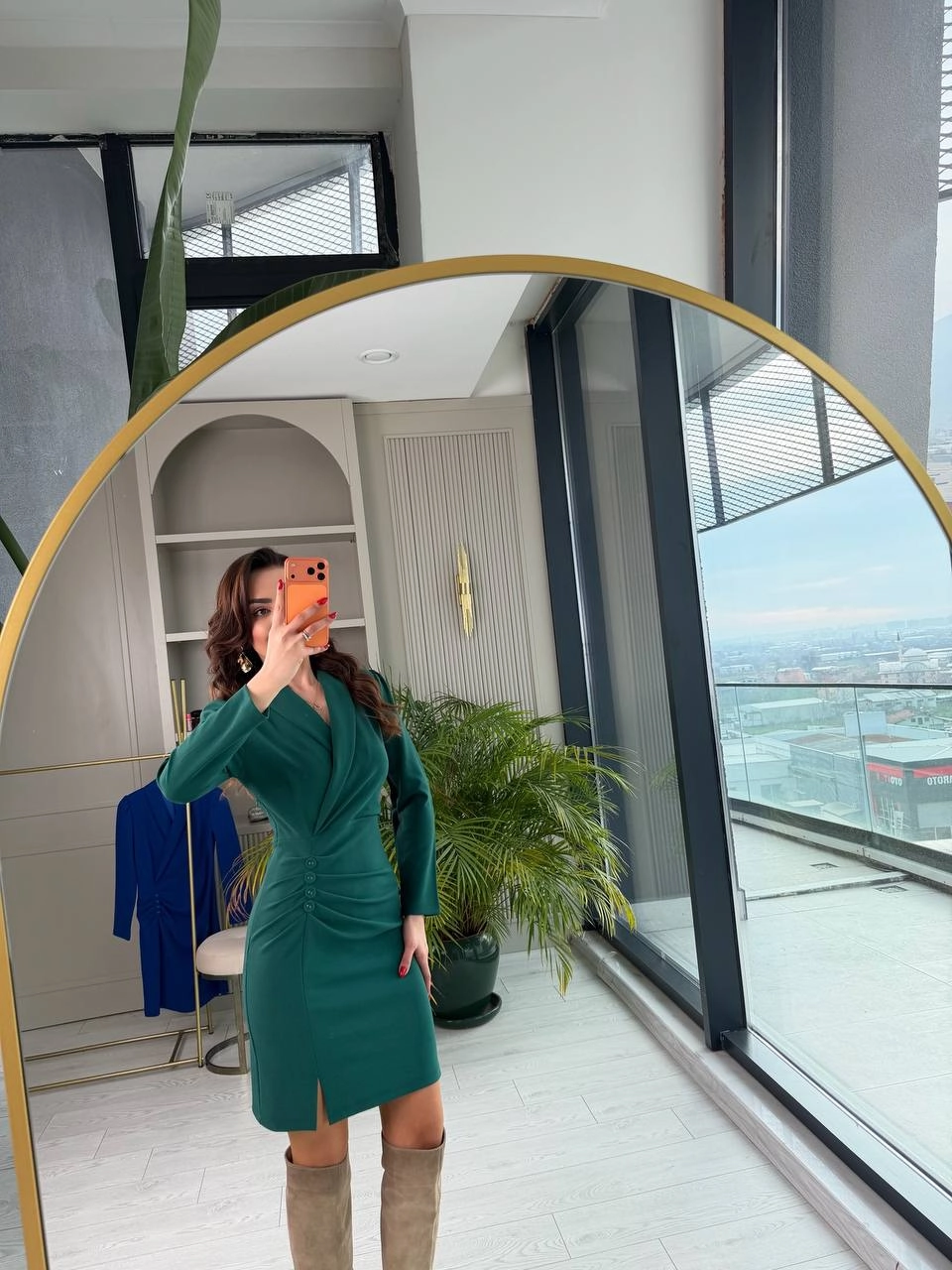 Zümrüt%20Yeşili%20Düğme%20Detay%20Likralı%20Krep%20Kumaş%20Elbise