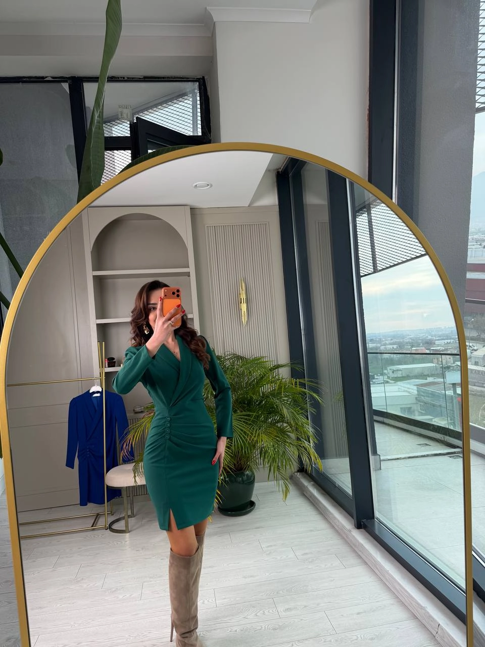 Zümrüt%20Yeşili%20Düğme%20Detay%20Likralı%20Krep%20Kumaş%20Elbise