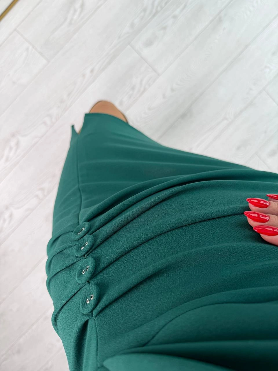 Zümrüt%20Yeşili%20Düğme%20Detay%20Likralı%20Krep%20Kumaş%20Elbise
