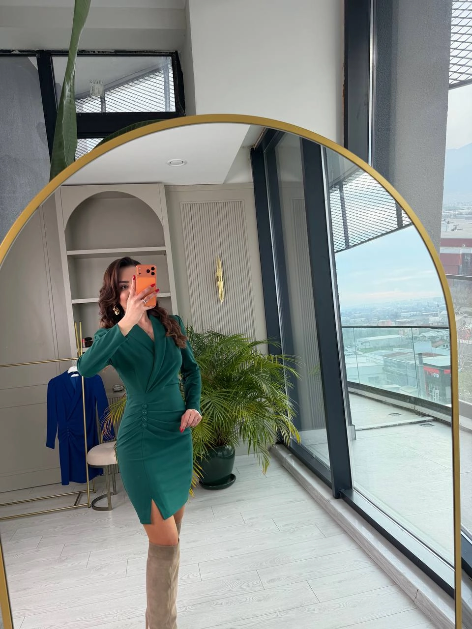 Zümrüt%20Yeşili%20Düğme%20Detay%20Likralı%20Krep%20Kumaş%20Elbise