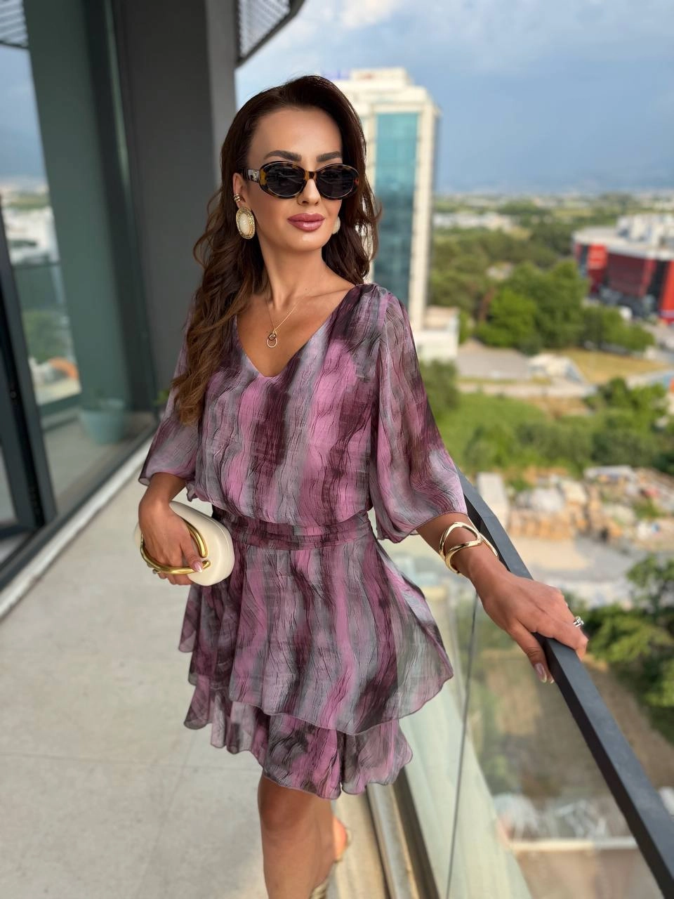 Pembe%20Desenli%20Eteği%20Katlı%20Astarlı%20Şifon%20Elbise