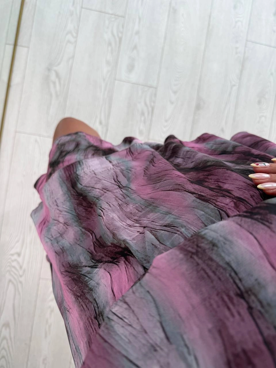 Pembe%20Desenli%20Eteği%20Katlı%20Astarlı%20Şifon%20Elbise