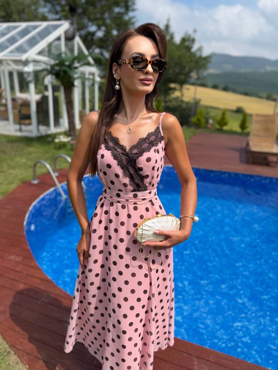 Pembe%20Puantiyeli%20Astarlı%20Dantel%20Detaylı%20Şifon%20Elbise
