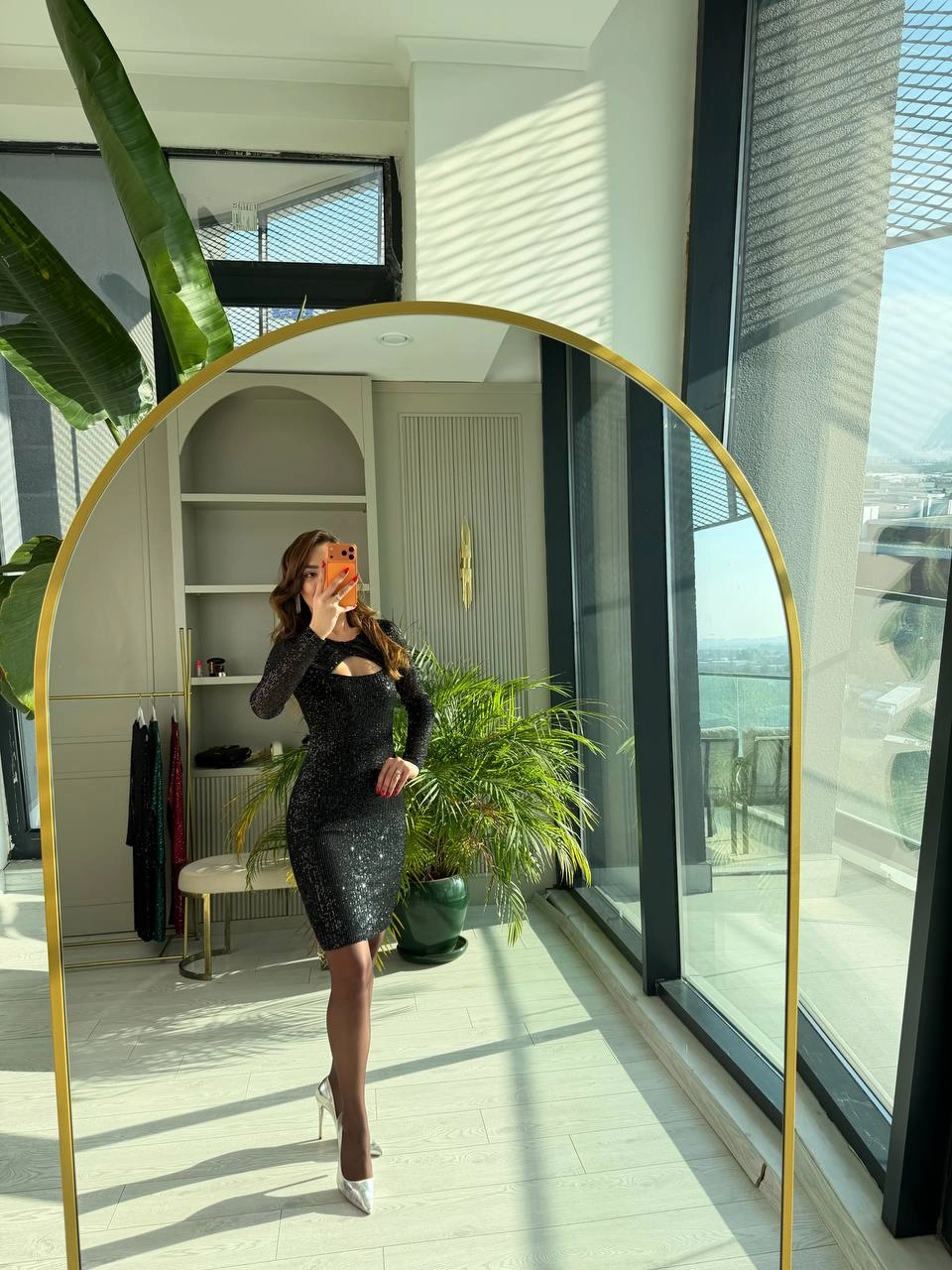 Siyah%20Yaka%20Detaylı%20Astarlı%20Zara%20Payet%20Elbise