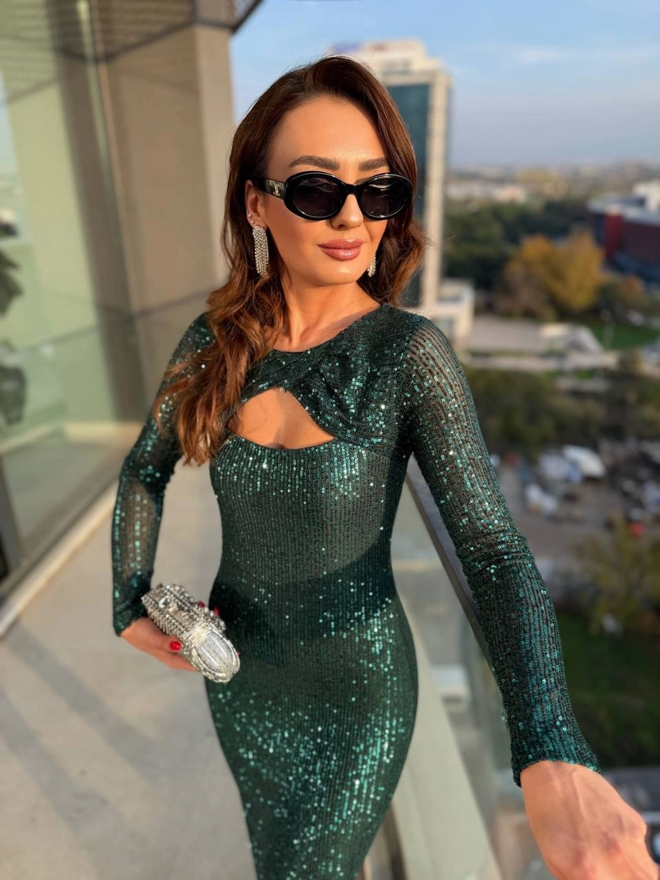 Zümrüt%20Yaka%20Detaylı%20Astarlı%20Zara%20Payet%20Elbise