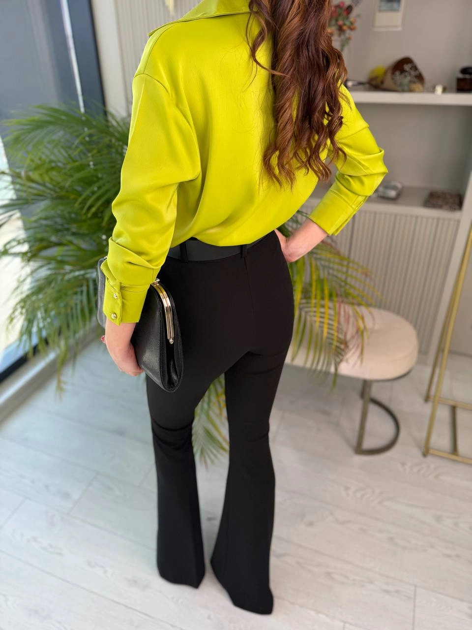 Siyah%20Kemer%20Detaylı%20Toparlayıcı%20İspanyol%20Paça%20Pantolon