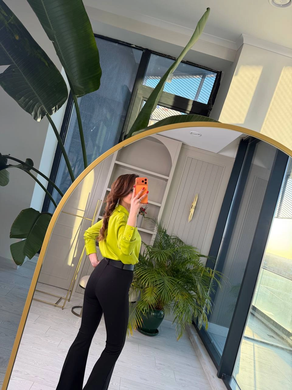 Siyah%20Kemer%20Detaylı%20Toparlayıcı%20İspanyol%20Paça%20Pantolon