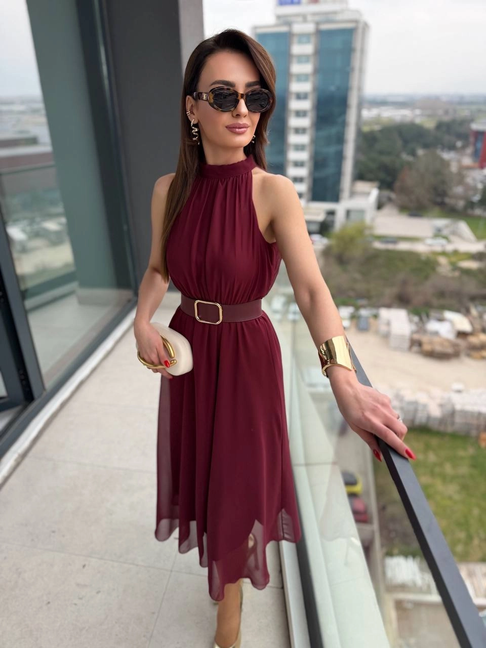 Bordo%20Kemerli%20Halter%20Yaka%20Astarlı%20Şifon%20Elbise