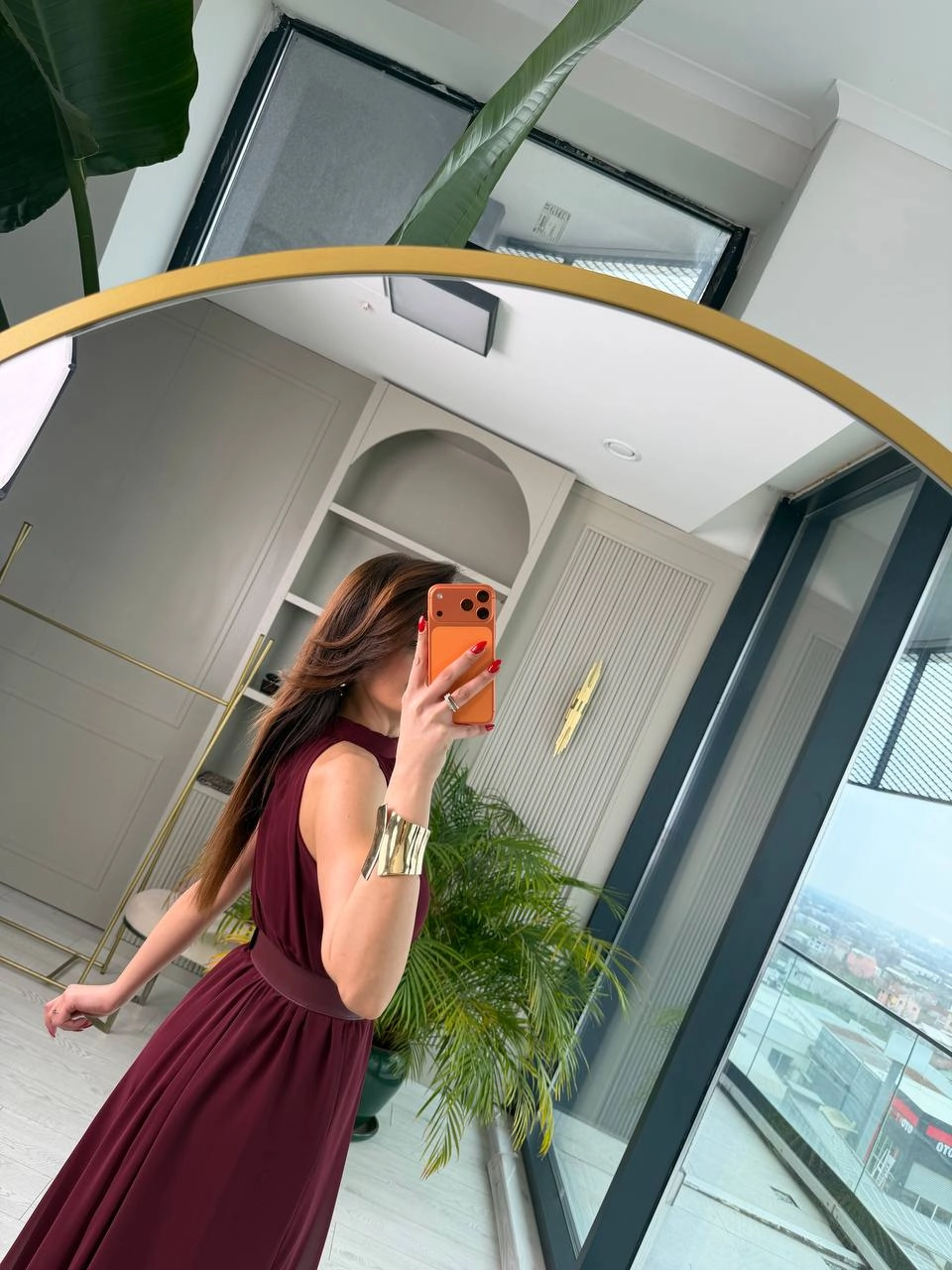 Bordo%20Kemerli%20Halter%20Yaka%20Astarlı%20Şifon%20Elbise