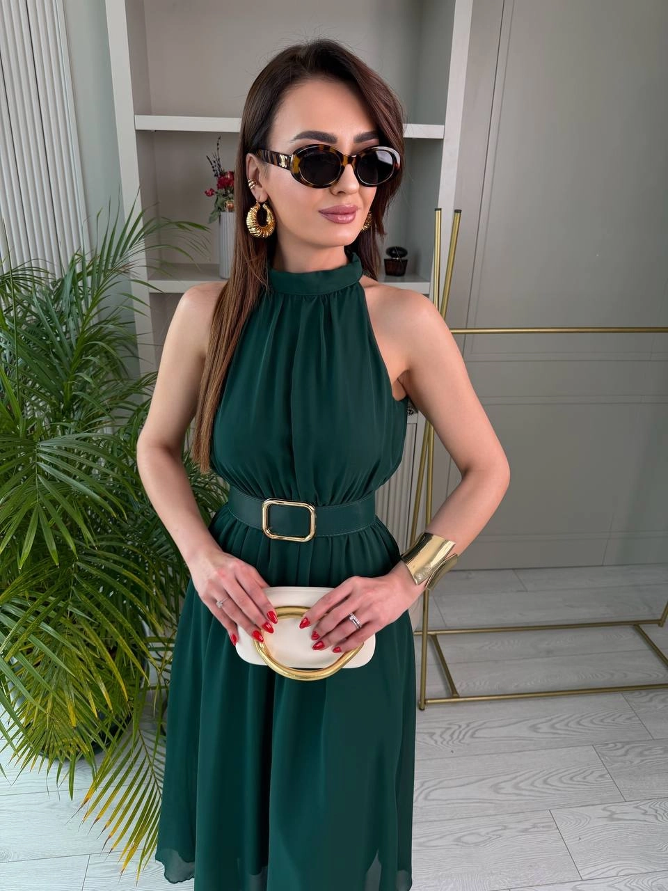 Zümrüt%20Yeşili%20Kemerli%20Halter%20Yaka%20Astarlı%20Şifon%20Elbise