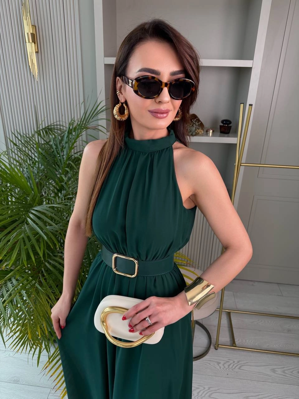 Zümrüt%20Yeşili%20Kemerli%20Halter%20Yaka%20Astarlı%20Şifon%20Elbise