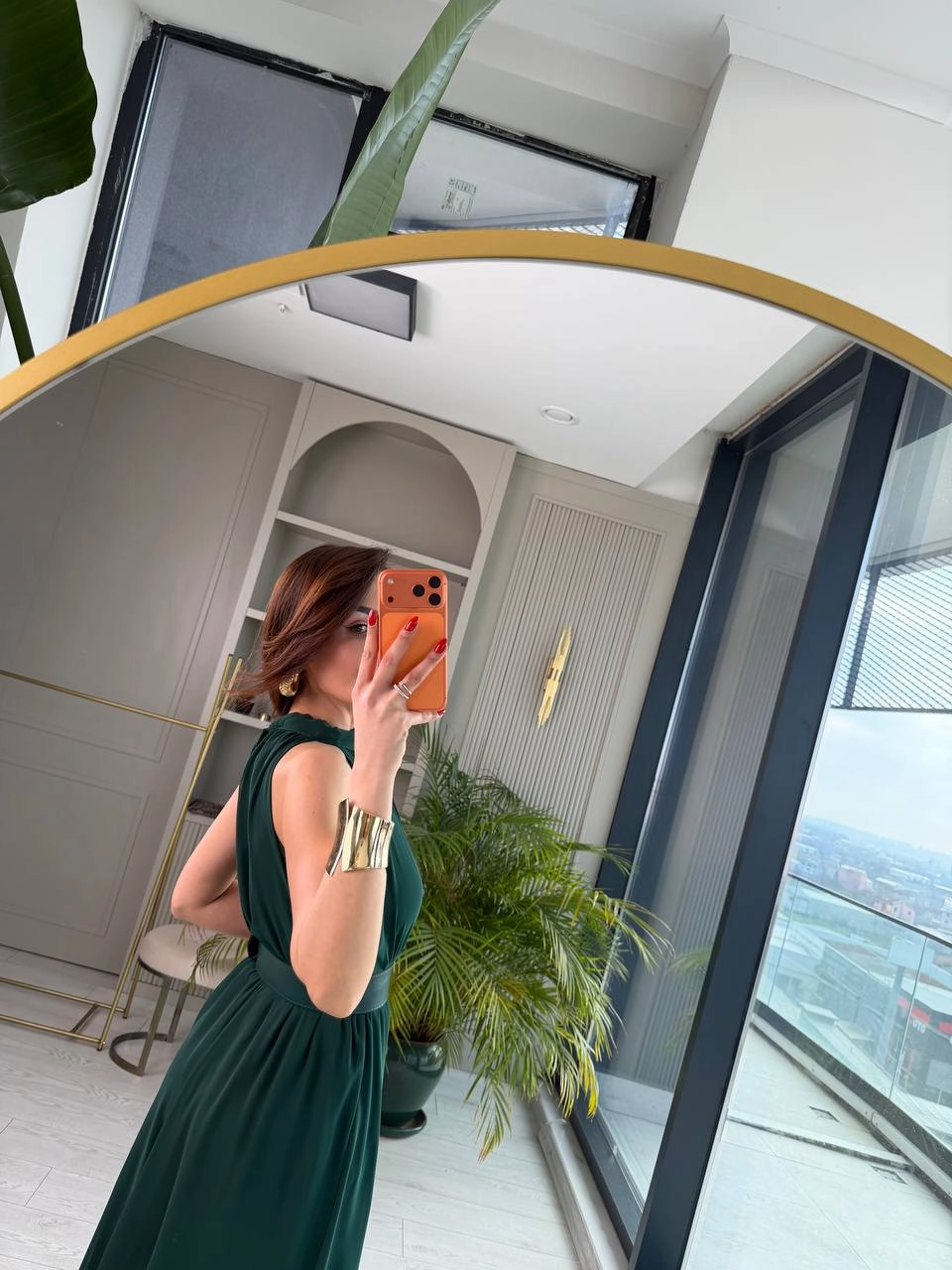 Zümrüt%20Yeşili%20Kemerli%20Halter%20Yaka%20Astarlı%20Şifon%20Elbise