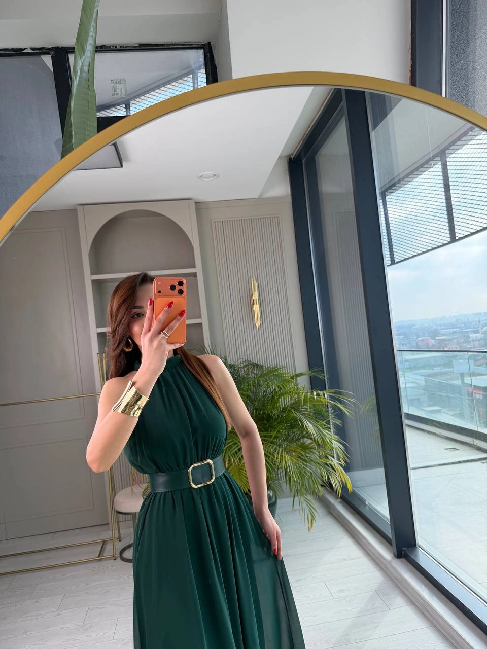 Zümrüt%20Yeşili%20Kemerli%20Halter%20Yaka%20Astarlı%20Şifon%20Elbise