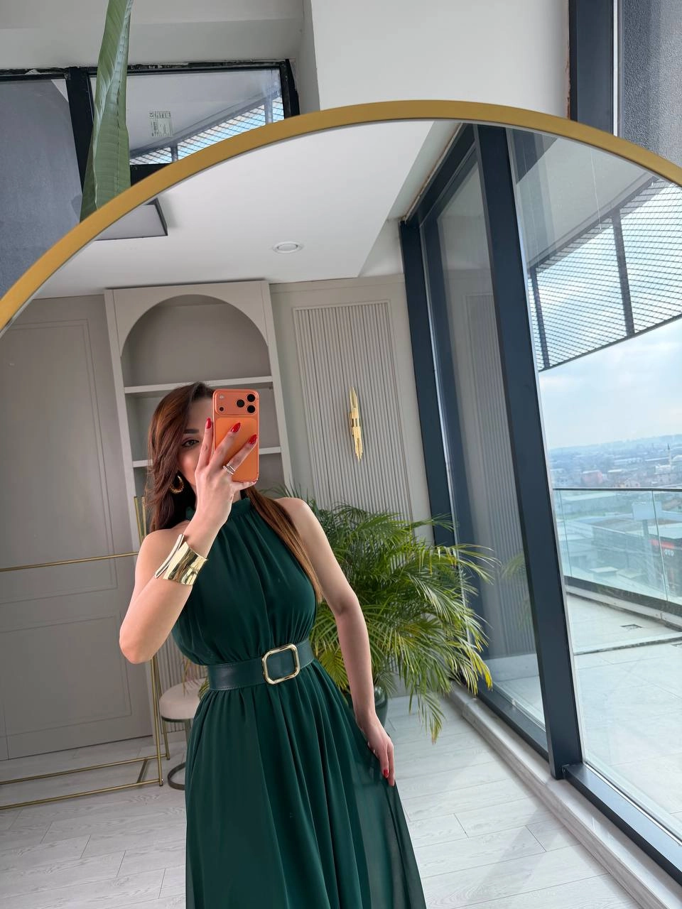 Zümrüt%20Yeşili%20Kemerli%20Halter%20Yaka%20Astarlı%20Şifon%20Elbise