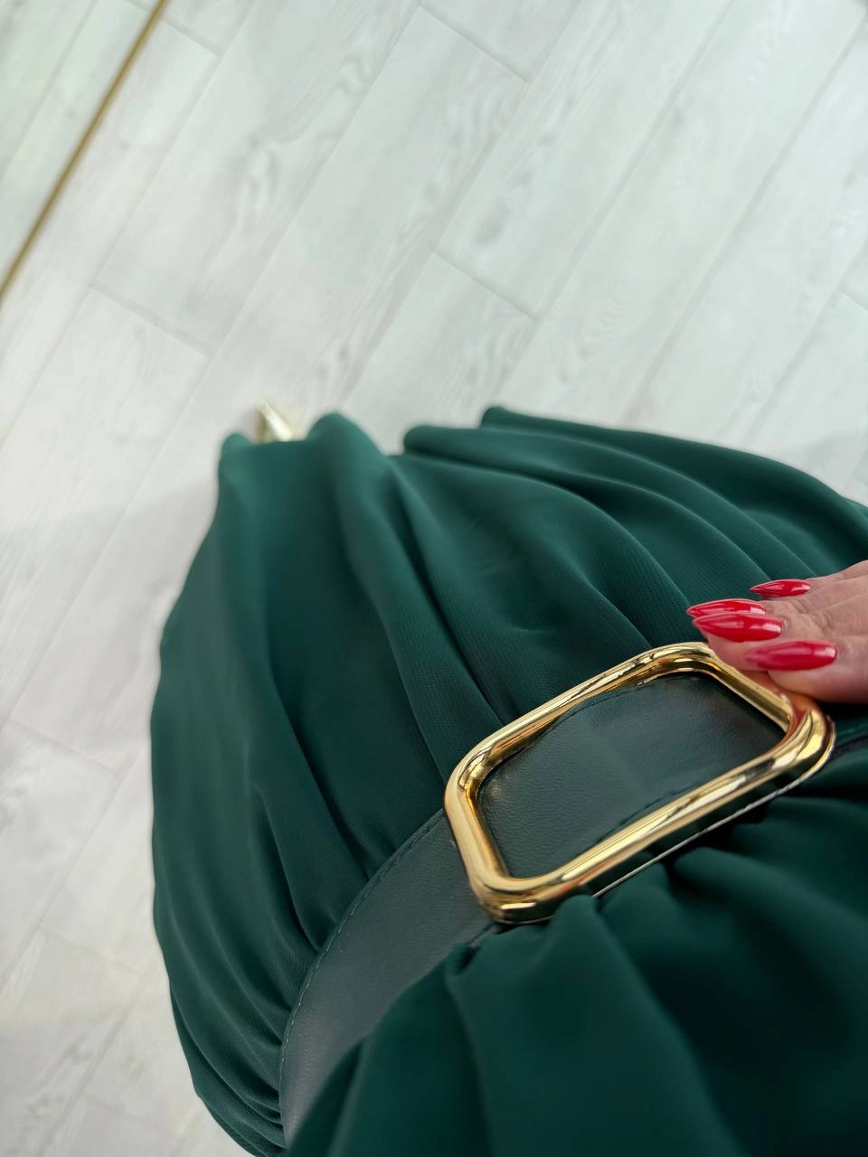 Zümrüt%20Yeşili%20Kemerli%20Halter%20Yaka%20Astarlı%20Şifon%20Elbise