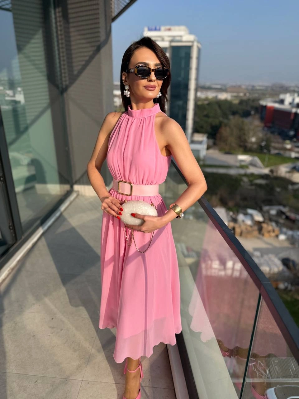 Barbie%20Pembe%20Kemerli%20Halter%20Yaka%20Astarlı%20Şifon%20Elbise
