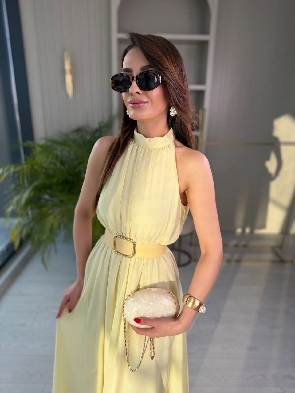Sarı%20Kemerli%20Halter%20Yaka%20Astarlı%20Şifon%20Elbise