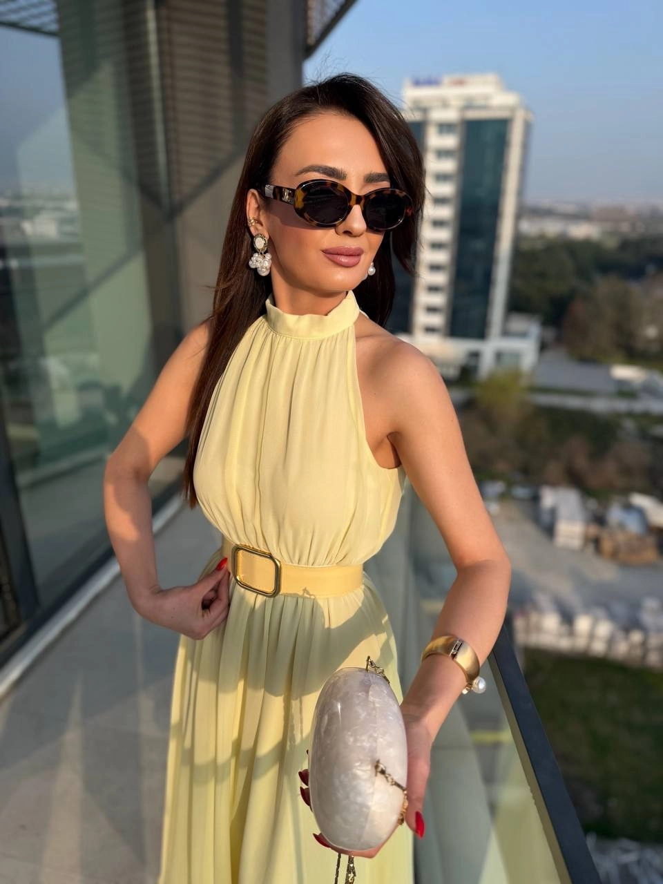 Sarı%20Kemerli%20Halter%20Yaka%20Astarlı%20Şifon%20Elbise