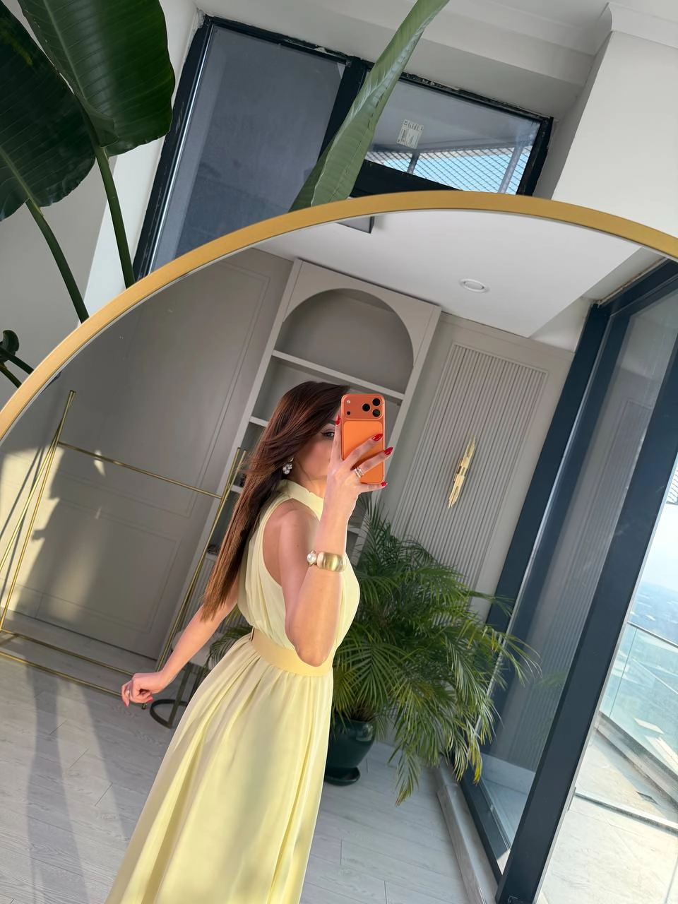 Sarı%20Kemerli%20Halter%20Yaka%20Astarlı%20Şifon%20Elbise