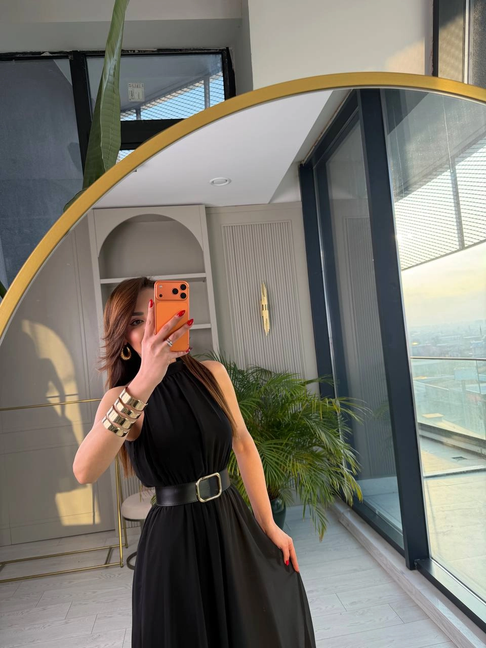 Siyah%20Kemerli%20Halter%20Yaka%20Astarlı%20Şifon%20Elbise