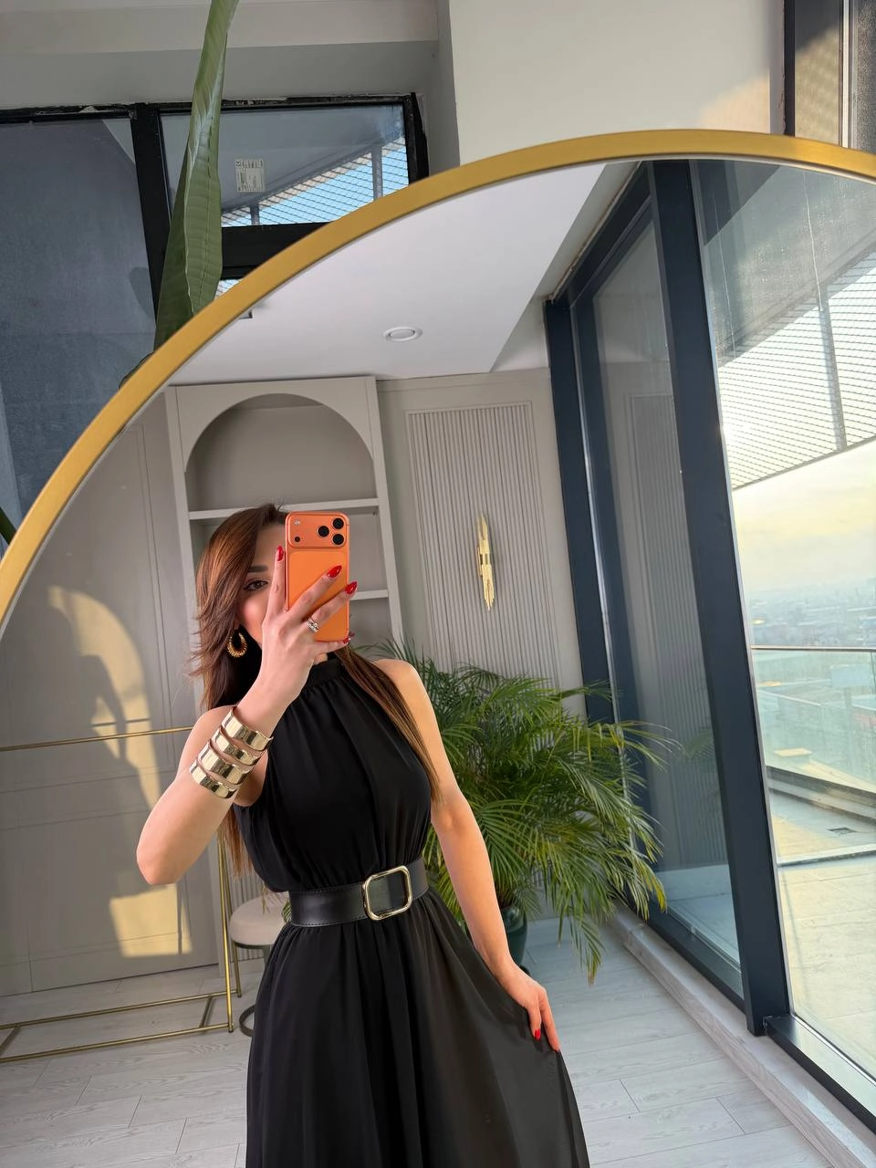 Siyah%20Kemerli%20Halter%20Yaka%20Astarlı%20Şifon%20Elbise
