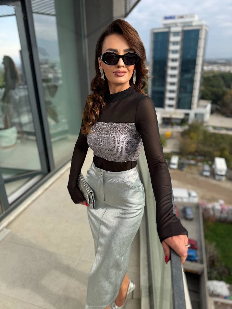 Gri%20Payet%20Detaylı%20Tül%20Bluz