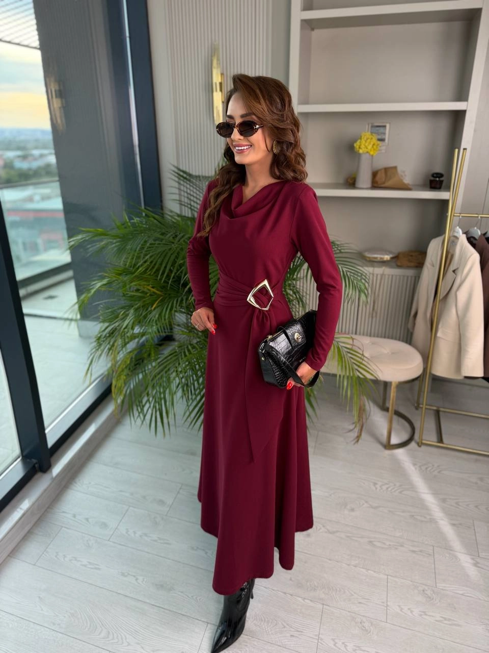 Bordo%20Degaje%20Yaka%20Bel%20Detay%20Krep%20Kumaş%20Elbise