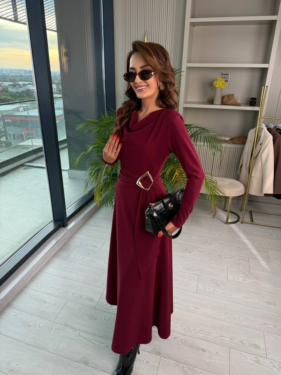Bordo%20Degaje%20Yaka%20Bel%20Detay%20Krep%20Kumaş%20Elbise