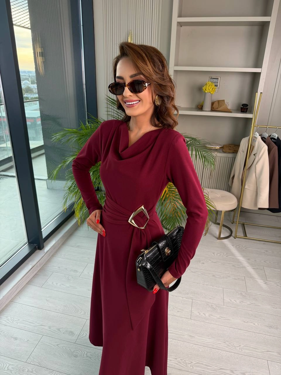 Bordo%20Degaje%20Yaka%20Bel%20Detay%20Krep%20Kumaş%20Elbise