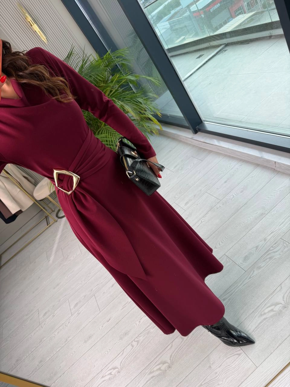 Bordo%20Degaje%20Yaka%20Bel%20Detay%20Krep%20Kumaş%20Elbise