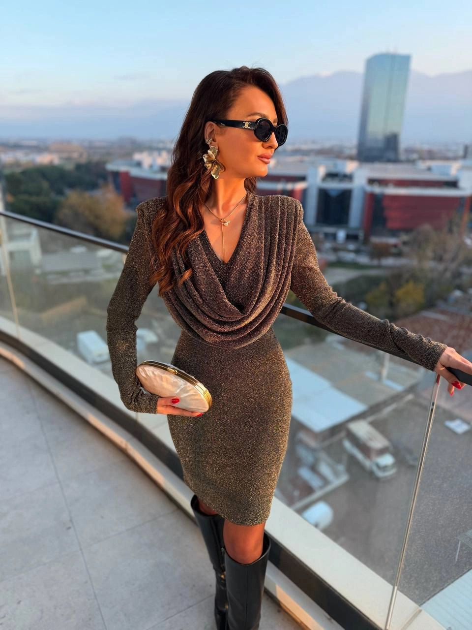 Bronz%20Gold%20Degaje%20Yaka%20Likralı%20İthal%20Işıltılı%20Kumaş%20Elbise