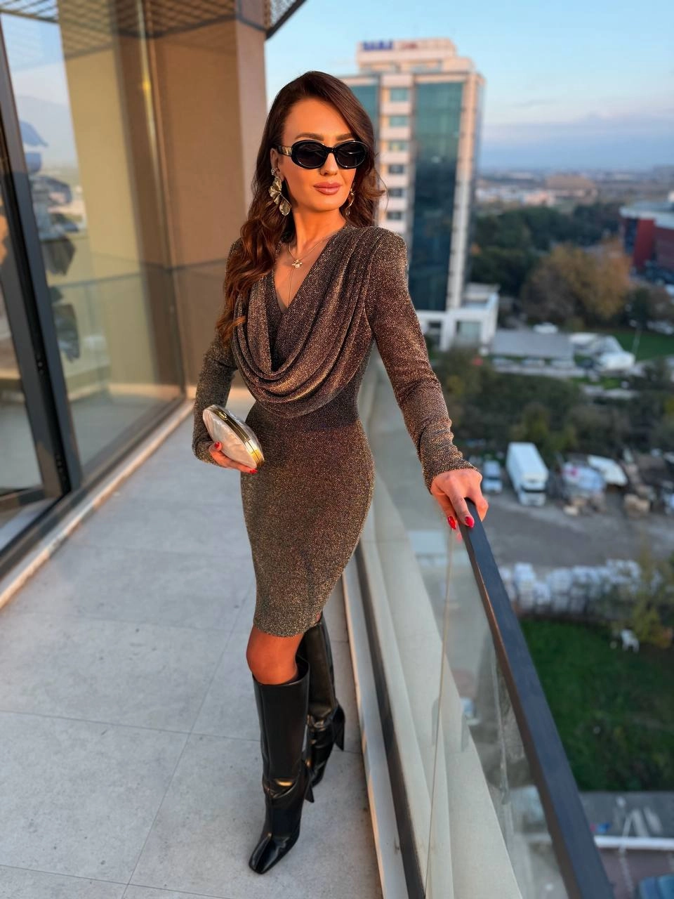 Bronz%20Gold%20Degaje%20Yaka%20Likralı%20İthal%20Işıltılı%20Kumaş%20Elbise