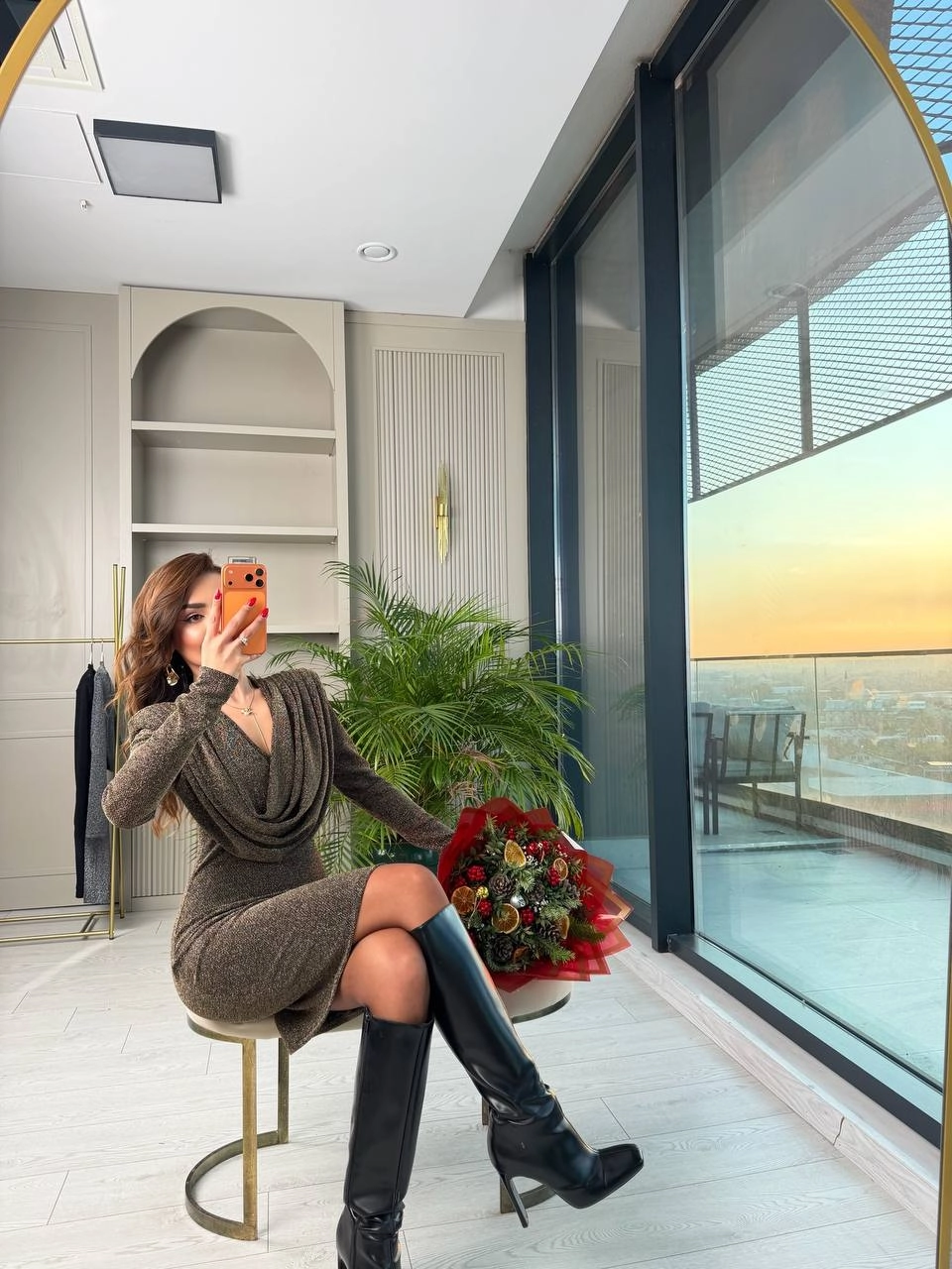 Bronz%20Gold%20Degaje%20Yaka%20Likralı%20İthal%20Işıltılı%20Kumaş%20Elbise