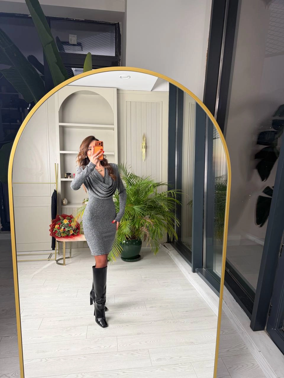 Gümüş%20Gri%20Degaje%20Yaka%20Likralı%20İthal%20Işıltılı%20Kumaş%20Elbise