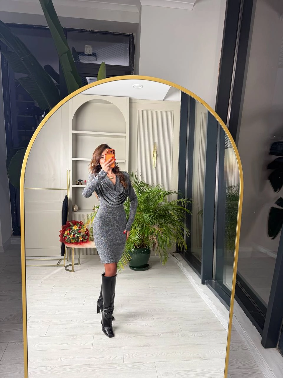 Gümüş%20Gri%20Degaje%20Yaka%20Likralı%20İthal%20Işıltılı%20Kumaş%20Elbise