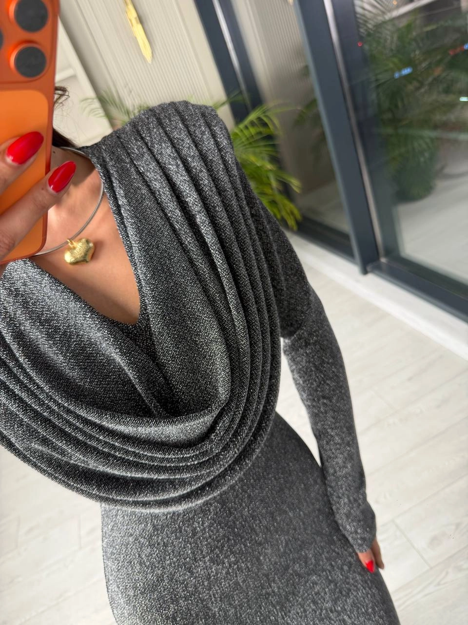 Gümüş%20Gri%20Degaje%20Yaka%20Likralı%20İthal%20Işıltılı%20Kumaş%20Elbise