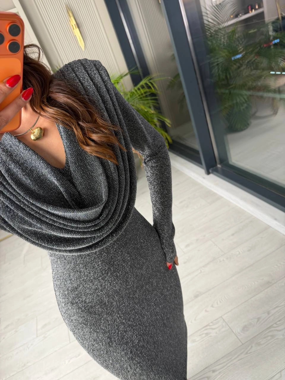 Gümüş%20Gri%20Degaje%20Yaka%20Likralı%20İthal%20Işıltılı%20Kumaş%20Elbise