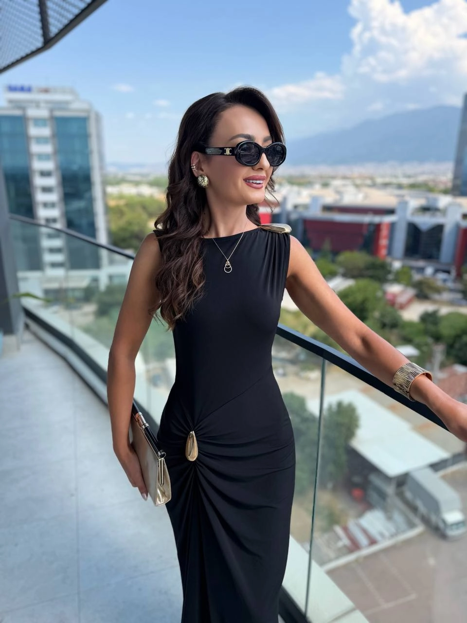 Siyah%20Omuz%20Ve%20Bel%20Aksesuar%20Detaylı%20Lüks%20Kalite%20Elbise