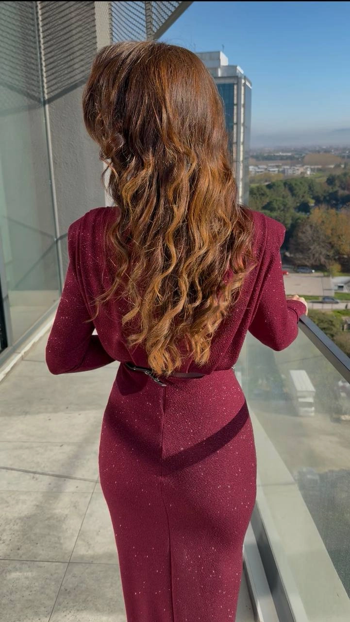 Bordo%20Kemerli%20Drape%20Detay%20Astarlı%20Parıltılı%20Elbise