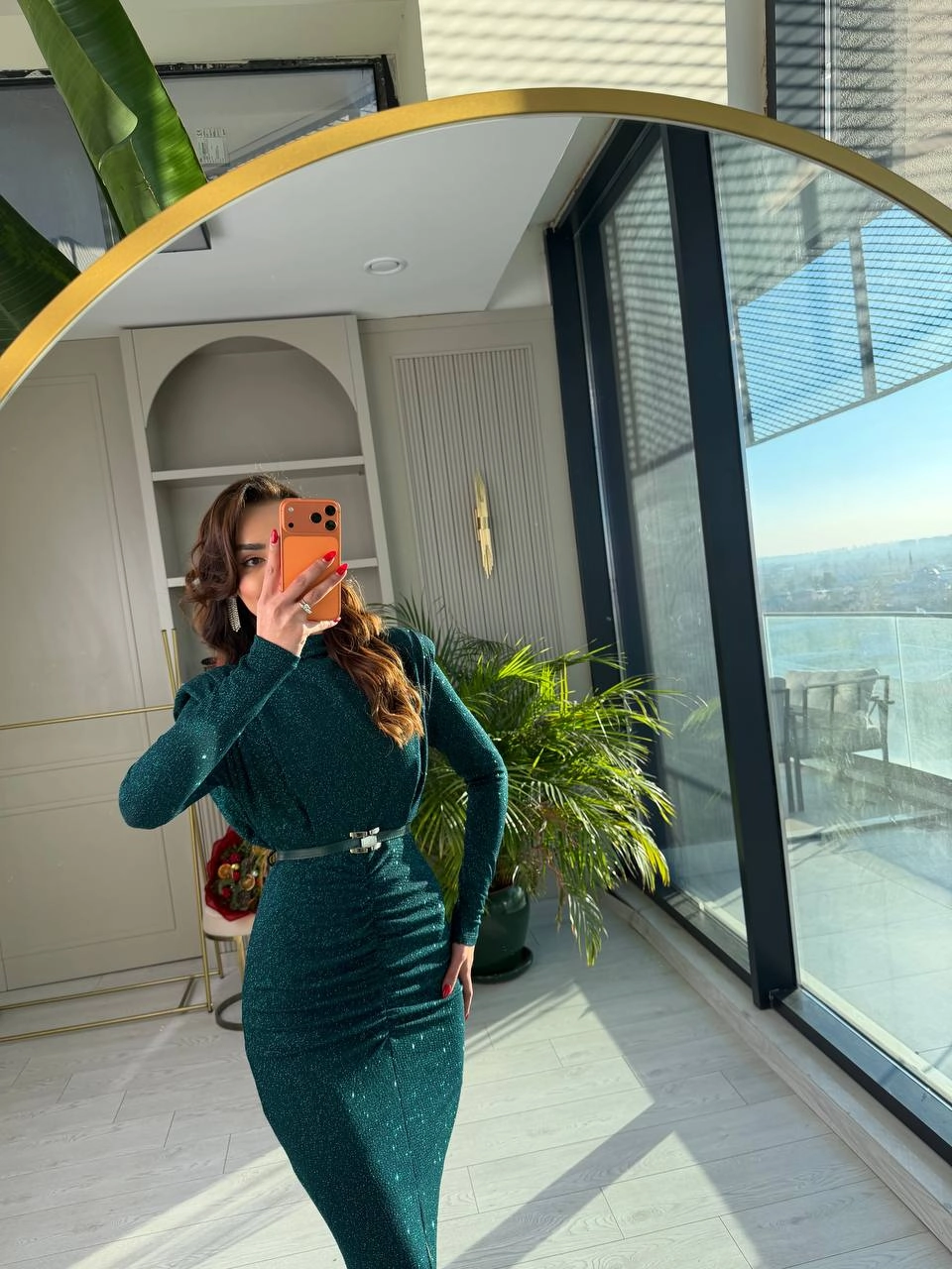 Zümrüt%20Yeşili%20Kemerli%20Drape%20Detay%20Astarlı%20Parıltılı%20Elbise