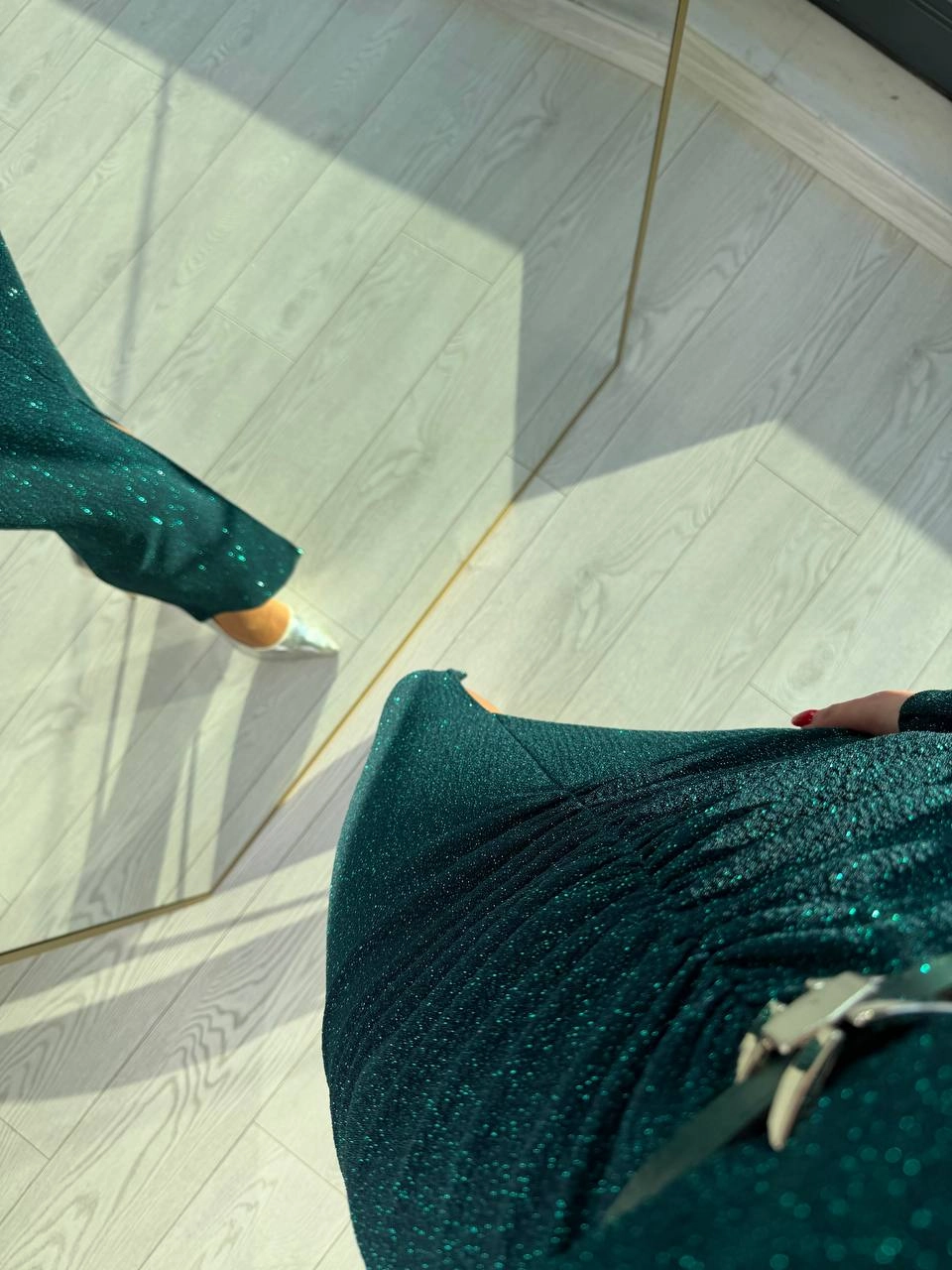 Zümrüt%20Yeşili%20Kemerli%20Drape%20Detay%20Astarlı%20Parıltılı%20Elbise