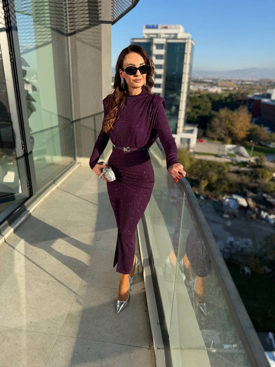 Mürdüm%20Kemerli%20Drape%20Detay%20Astarlı%20Parıltılı%20Elbise