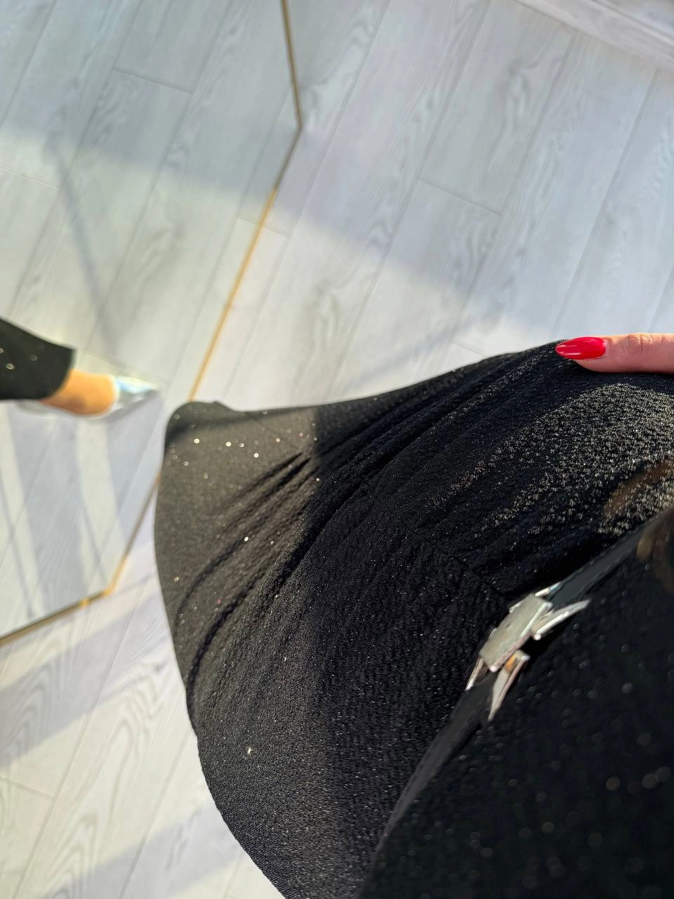 Siyah%20Kemerli%20Drape%20Detay%20Astarlı%20Parıltılı%20Elbise