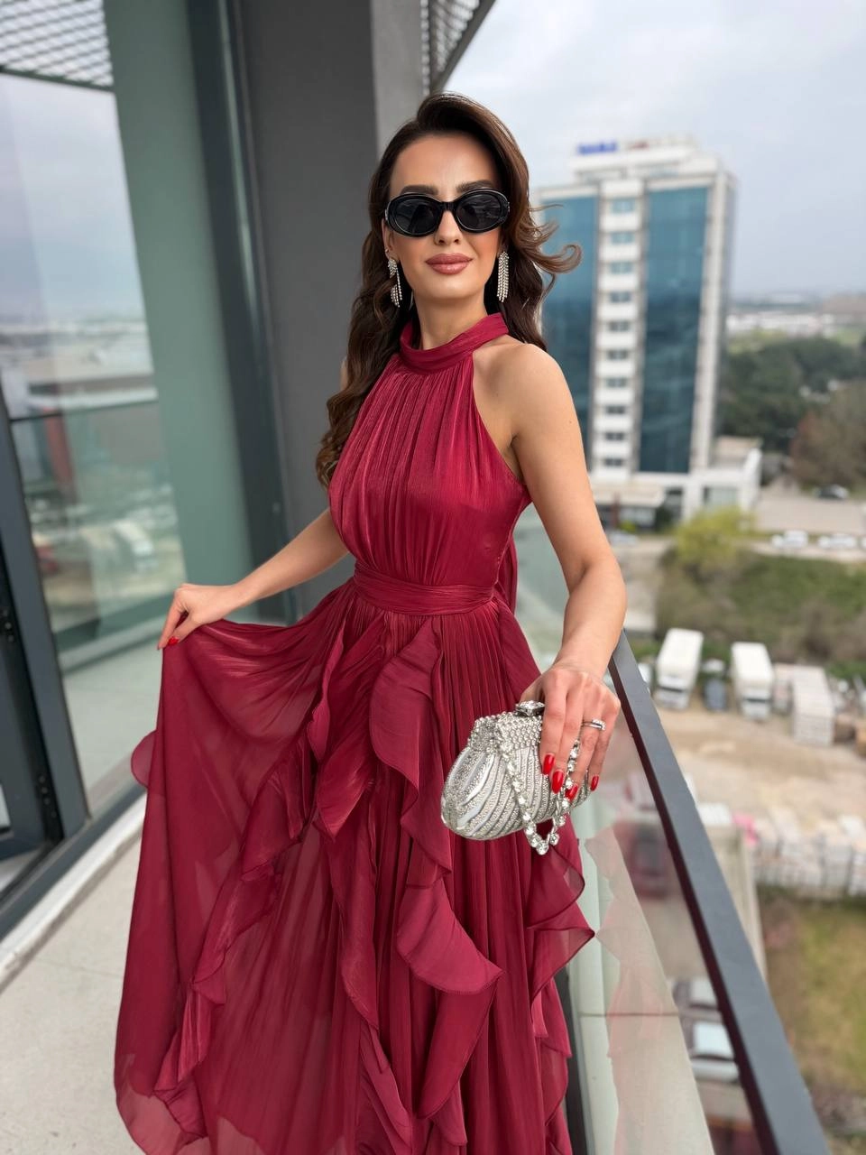 Tasarım%20Bordo%20Astarlı%20Halter%20Yaka%20İpekli%20Kumaş%20Elbise