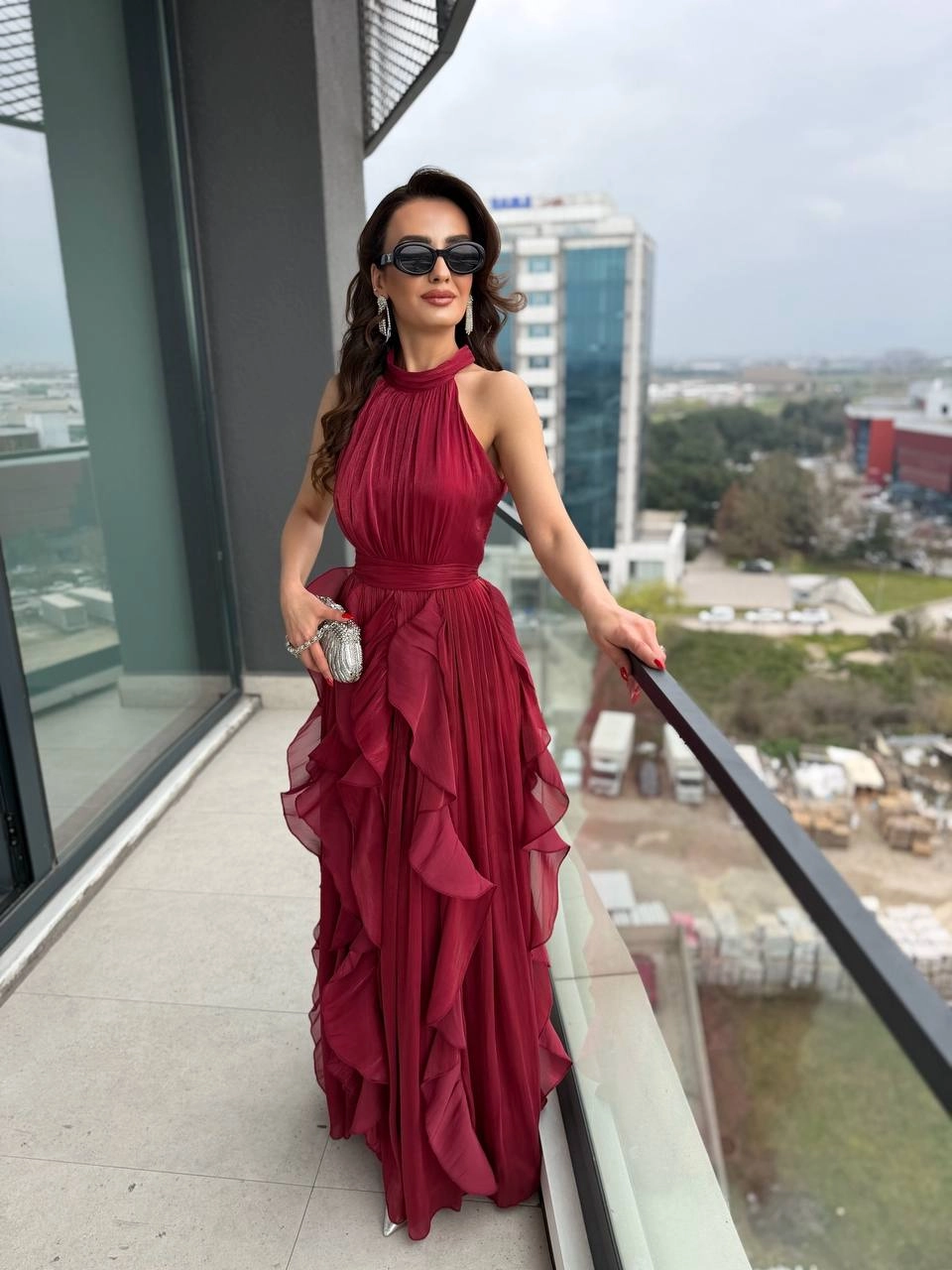 Tasarım%20Bordo%20Astarlı%20Halter%20Yaka%20İpekli%20Kumaş%20Elbise
