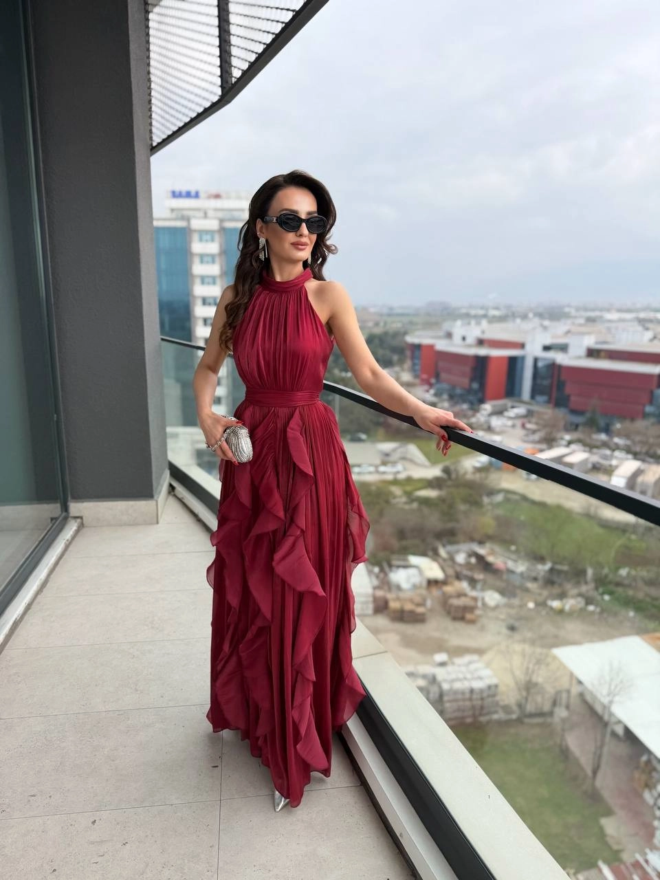 Tasarım%20Bordo%20Astarlı%20Halter%20Yaka%20İpekli%20Kumaş%20Elbise