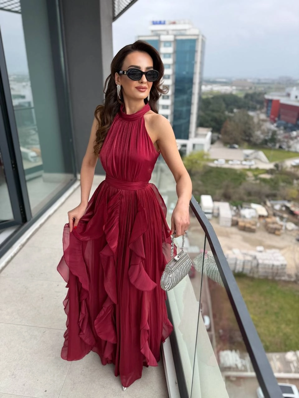 Tasarım%20Bordo%20Astarlı%20Halter%20Yaka%20İpekli%20Kumaş%20Elbise