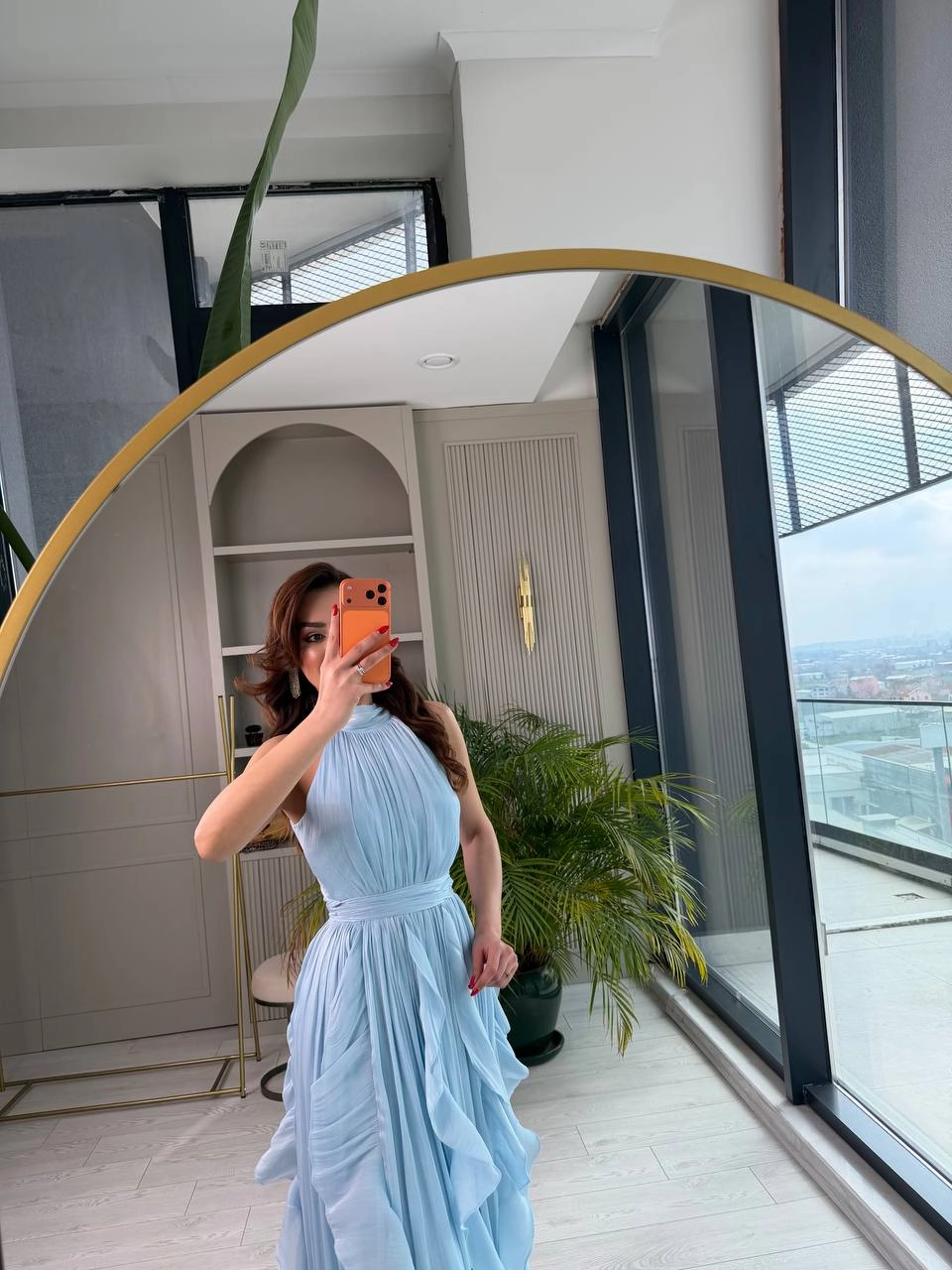 Tasarım%20Bebe%20Mavi%20Astarlı%20Halter%20Yaka%20İpekli%20Kumaş%20Elbise