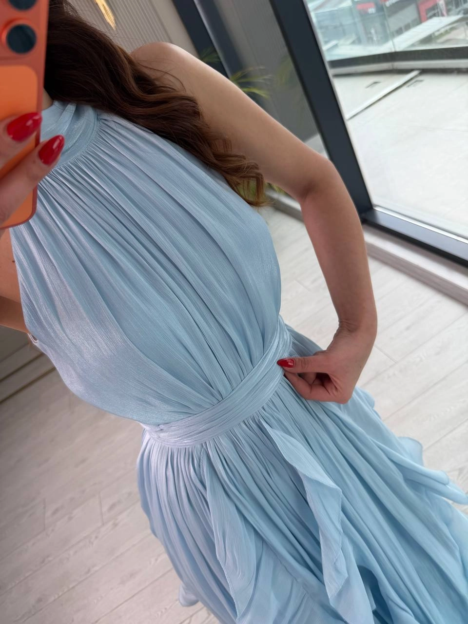 Tasarım%20Bebe%20Mavi%20Astarlı%20Halter%20Yaka%20İpekli%20Kumaş%20Elbise