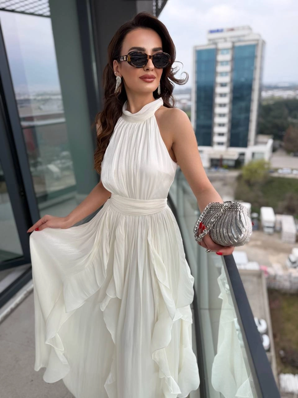 Tasarım%20Ekru%20Astarlı%20Halter%20Yaka%20İpekli%20Kumaş%20Elbise